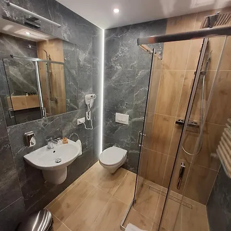 Male Alpy & - Z Basenem Krynica-zdroj فندق مبيت وإفطار