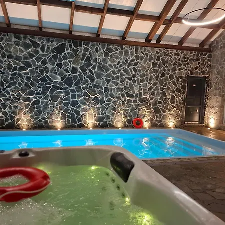 Male Alpy & - Z Basenem Krynica-zdroj كرينيتسا زدروي