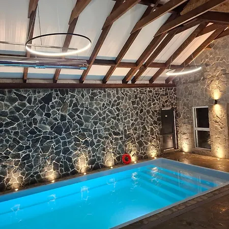 Male Alpy & - Z Basenem Krynica-zdroj فندق مبيت وإفطار