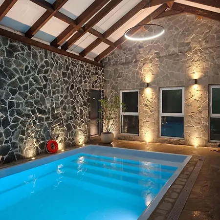 فندق مبيت وإفطار Male Alpy & - Z Basenem Krynica-zdroj 3*