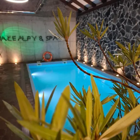 Male Alpy & - Z Basenem Krynica-zdroj كرينيتسا زدروي