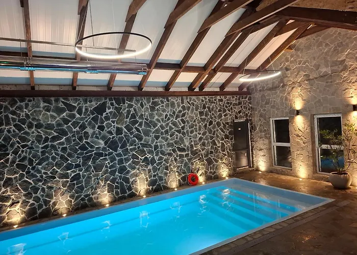 Male Alpy & Spa - Willa Z Basenem Krynica-Zdroj Bed & Breakfast