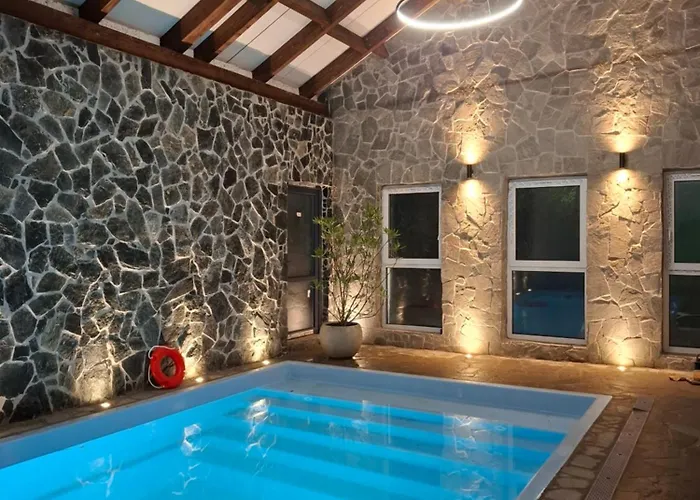 Bed & Breakfast Male Alpy & Spa - Willa Z Basenem Krynica-Zdroj 3*